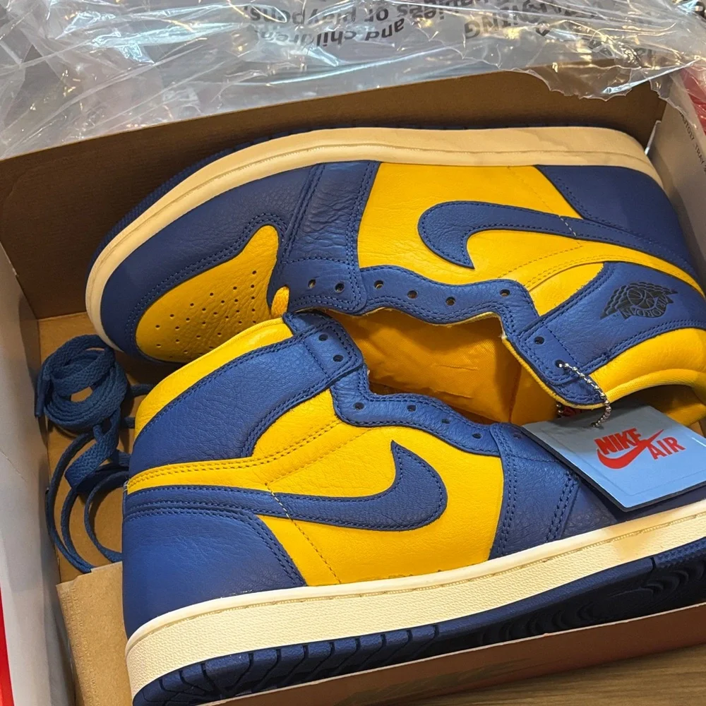 Jordan Athletic Shoes in Blue and Yellow - Picture 8 of 9